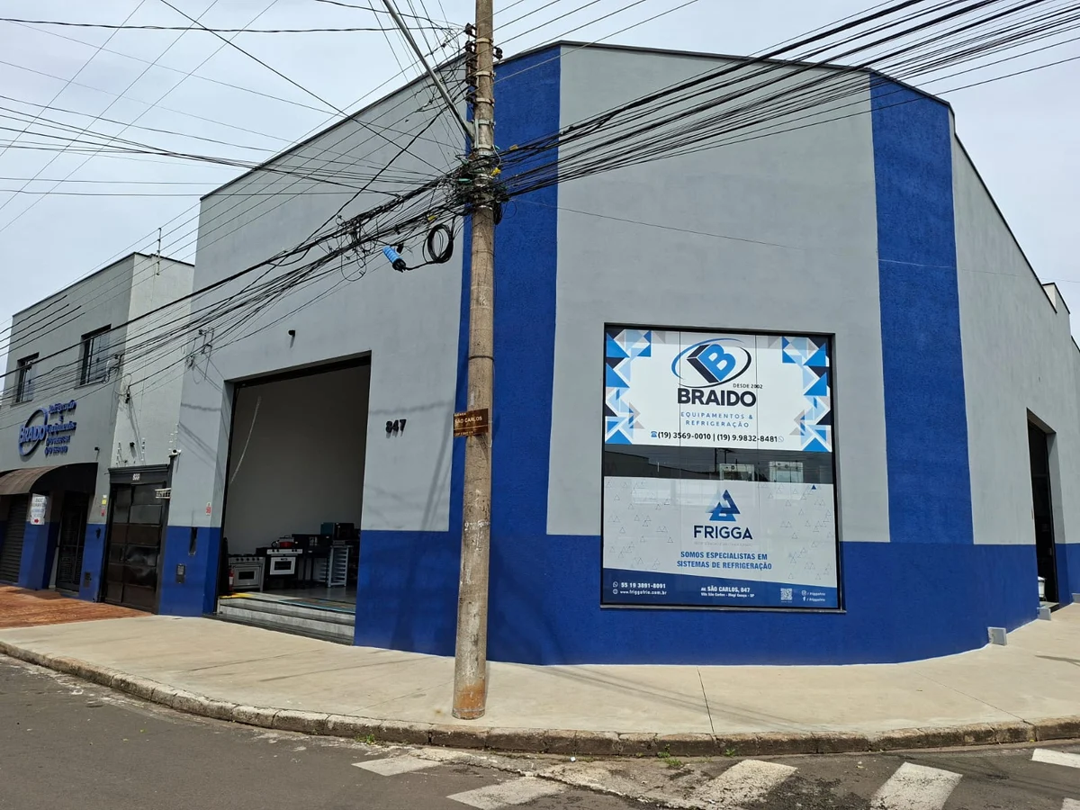 Fachada da Loja 3 em Mogi Guaçu, com as placas Braido e Frigga preservadas